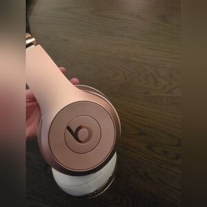 Beats Wireless Headphones - Rose Gold with White Ear Cushions